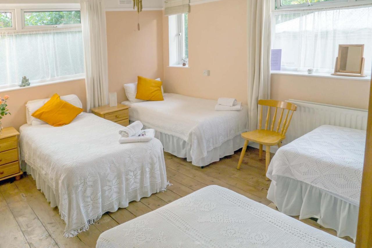 Healing Waters Sanctuary: Glastonbury's Holistic Retreat Exterior photo