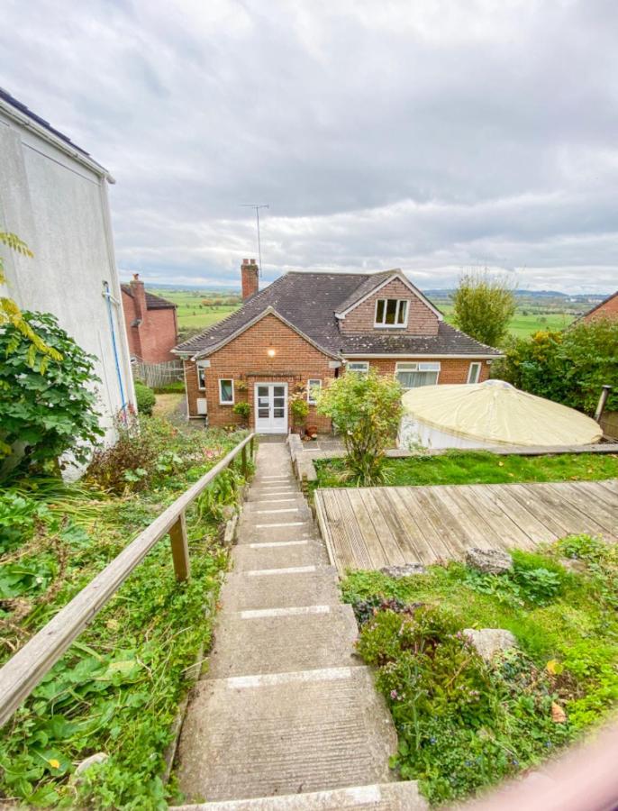 Healing Waters Sanctuary: Glastonbury's Holistic Retreat Exterior photo